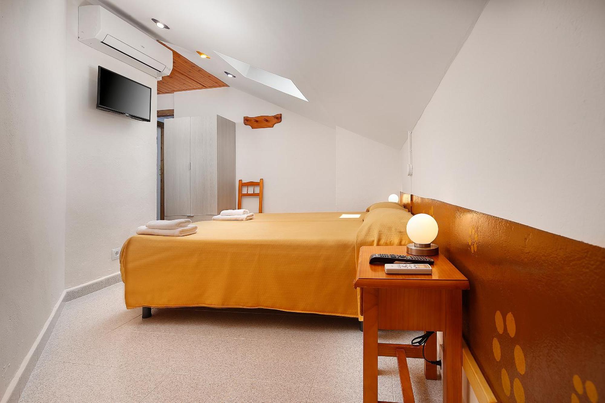 Albergue Sierra De Arbe Naval Ngoại thất bức ảnh