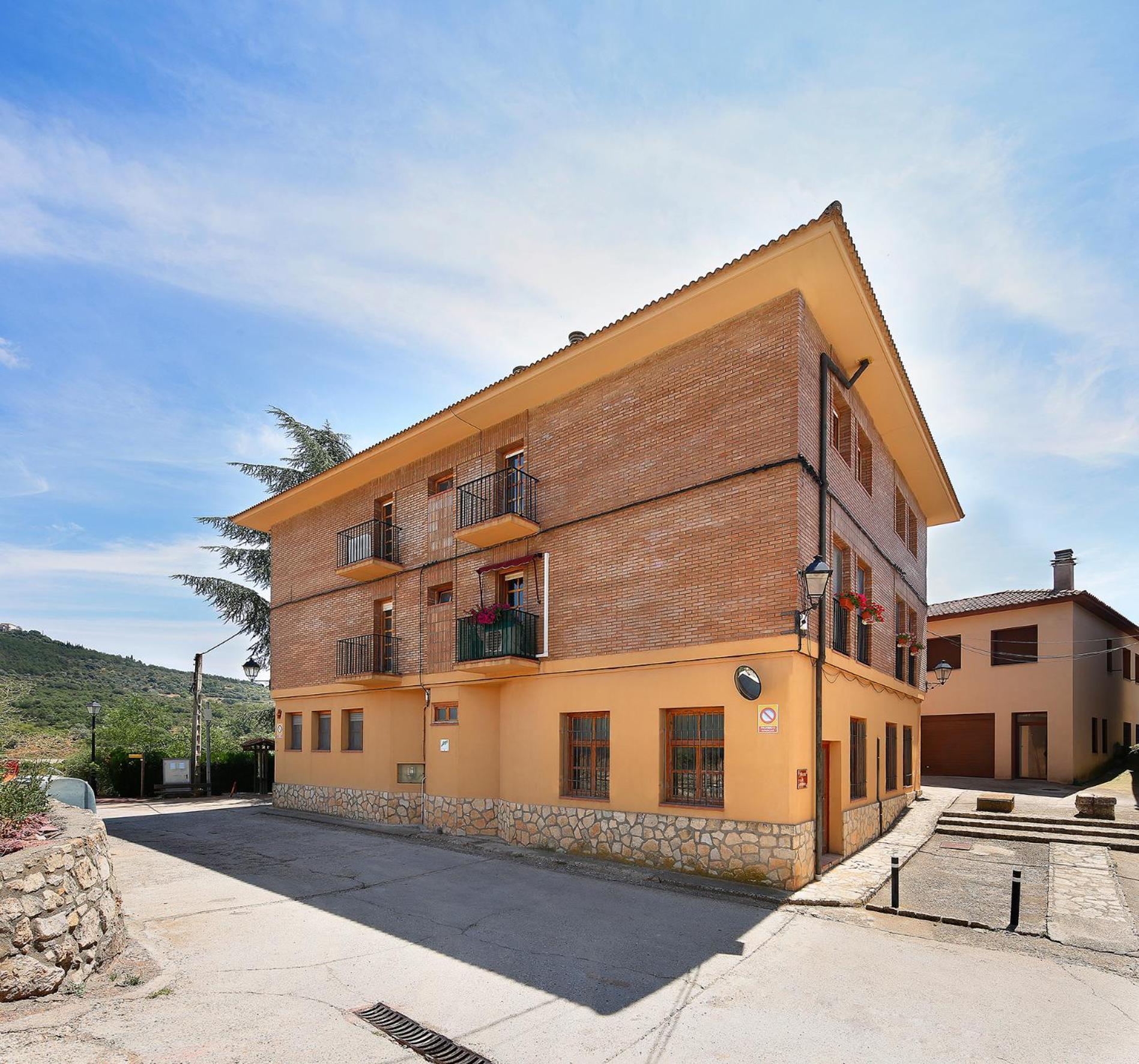 Albergue Sierra De Arbe Naval Ngoại thất bức ảnh
